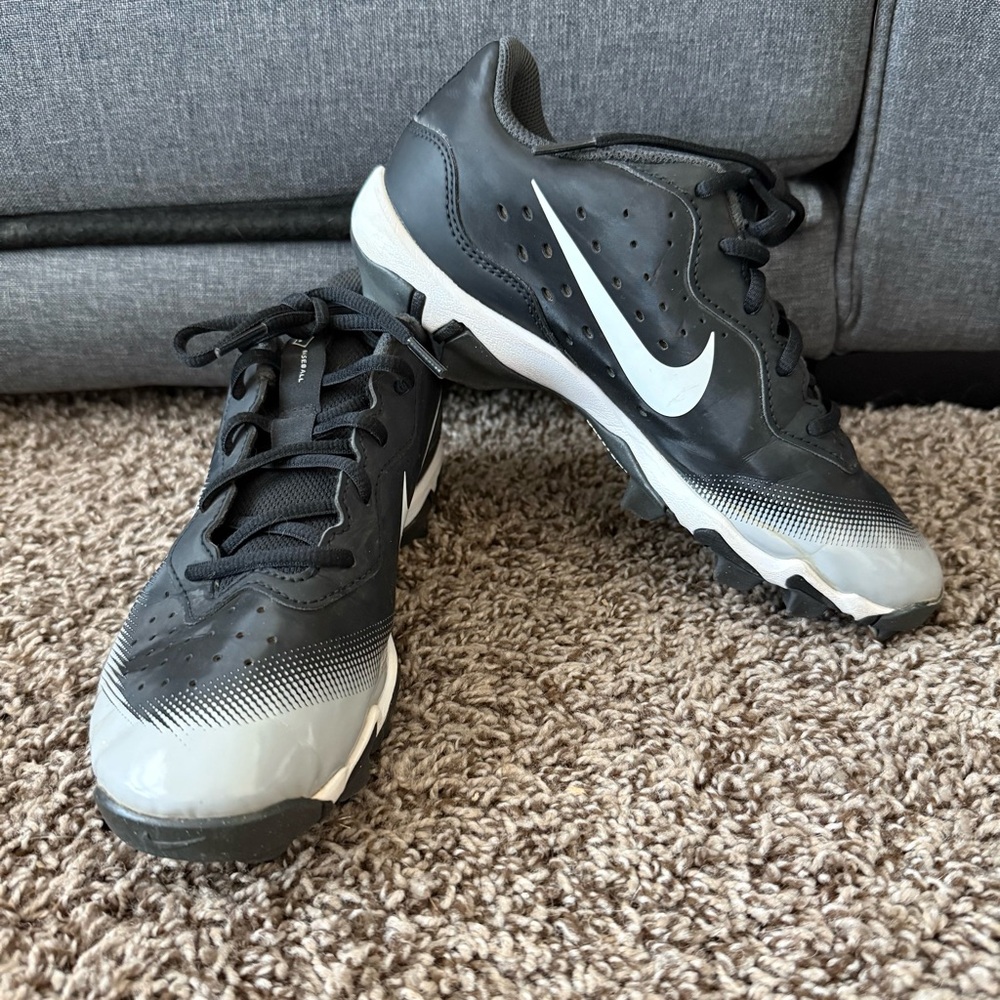 Nike Diamond Black and White Girls Athletic Baseball Cleats